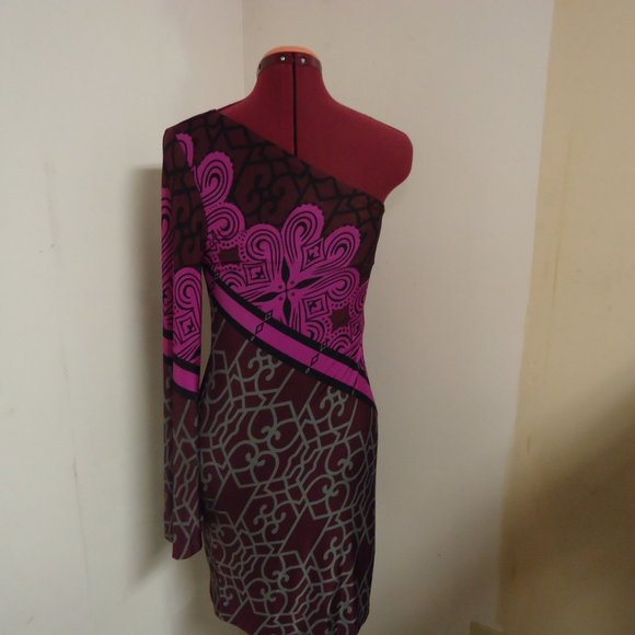 Analili Small Purple One Shoulder Long Sleeve Dress in Abstract Print - Picture 6 of 9